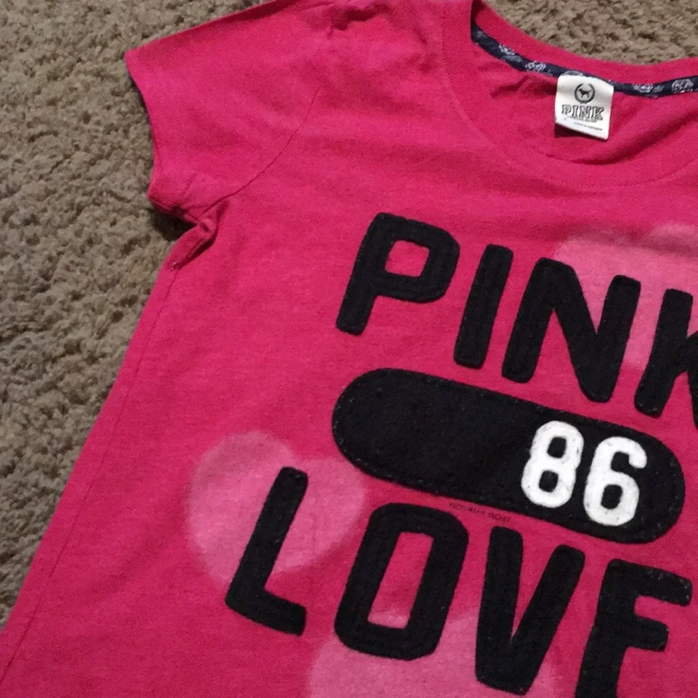 Victoria Secret Pink short sleeved Pink 86 Love top Sz Small - Picture 4 of 7